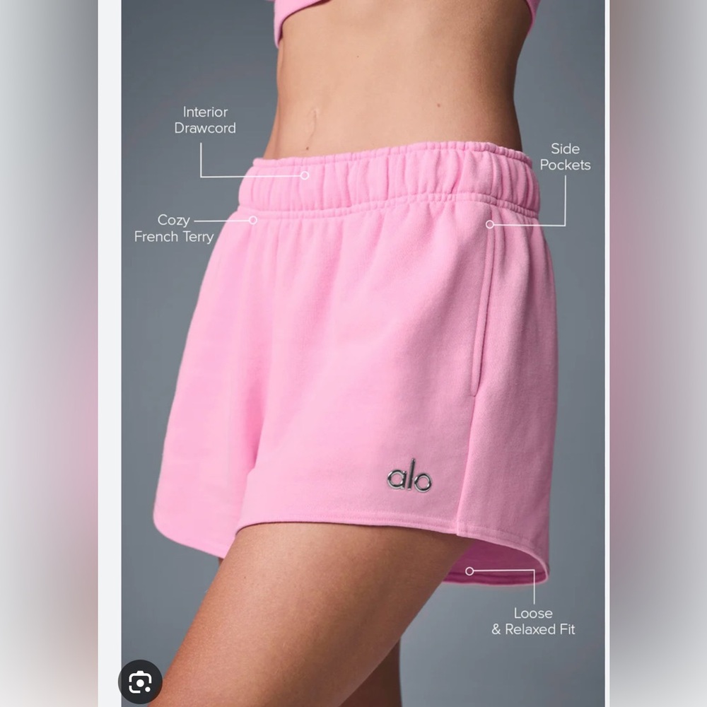 Alo yoga sweet pink accolade shorts 🎀
